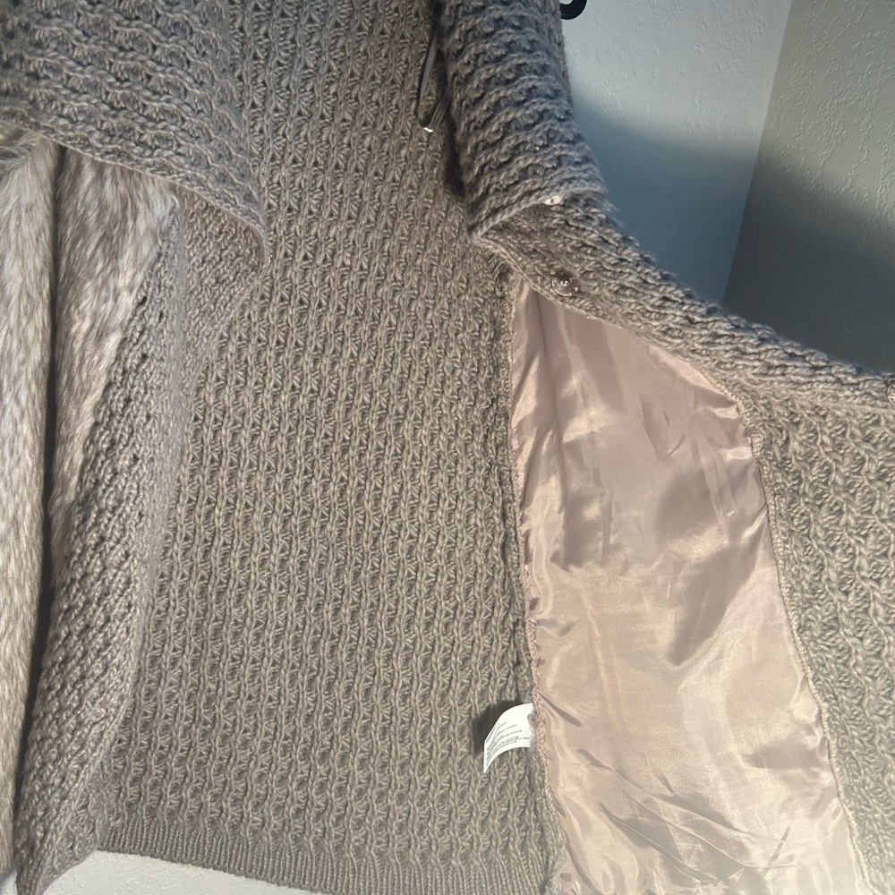 Nine West Vintage American Jeans Gray Button Up Knit and Faux Fur Vest - Picture 4 of 6